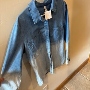 4TH & OCEAN SOPHIE & TREY WOMEN'S SIZE LARGE BUTTON DOWN JEAN SHIRTS